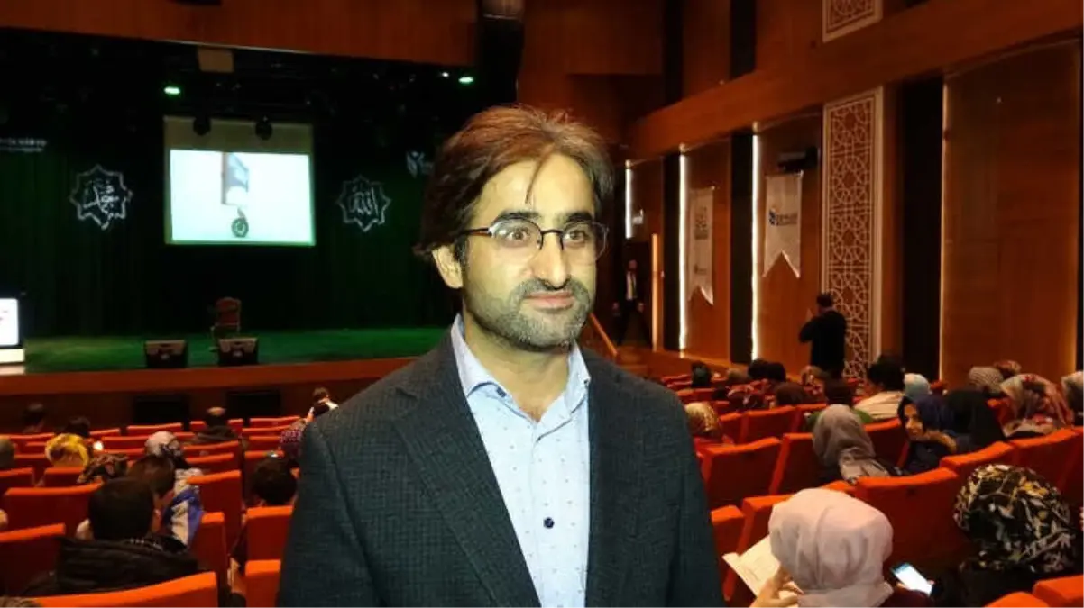 Esenler'de 8 Farklı Dilde Peygamber Efendimize Yazılan Şiirler Okundu