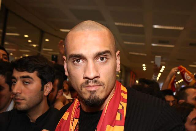 Galatasaraylı Maicon'un Eşi, Brezilyalı Futbolcuya Boşanma Davası Açtı