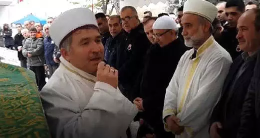 İmam Baba, Oğlunun Cenaze Namazını Kıldırdı İmam Baba, Oğlunun Cenaze Namazını Kıldırdı