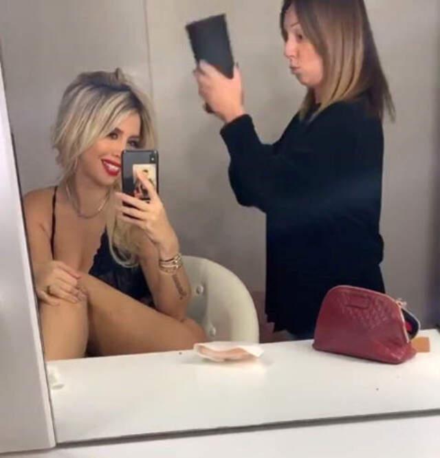 Mauro Icardi'nin Eşi Wanda Nara'nın, Reklam Çekimindeki Pozları Yürek Hoplattı