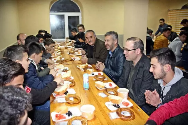 Mevlit Kandilinde Süt ve Çorba İkramı Mevlit Kandilinde Süt ve Çorba İkramı