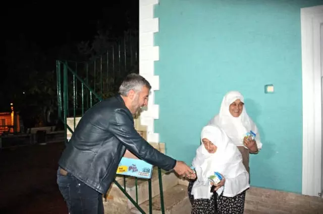 Mevlit Kandilinde Süt ve Çorba İkramı Mevlit Kandilinde Süt ve Çorba İkramı