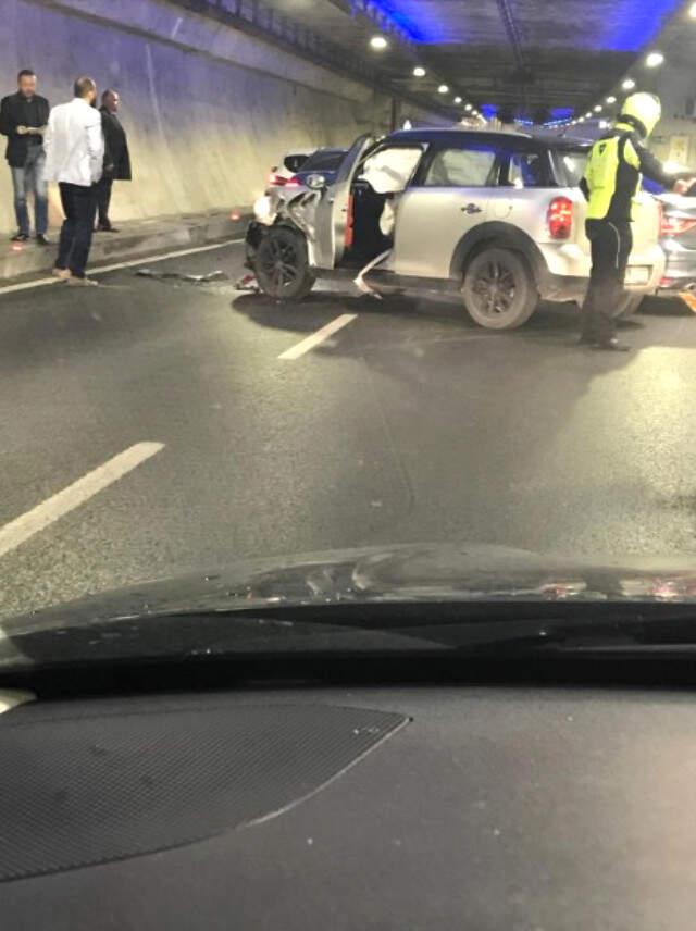 Avrasya Tüneli'nde Kaza! Anadolu'dan Avrupa'ya Geçiş Yönü Trafiğe Kapatıldı