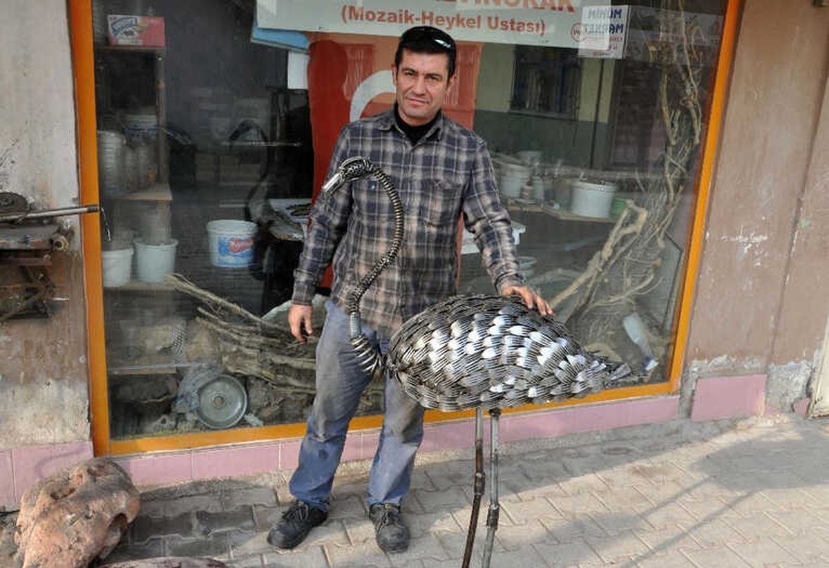 Çatal Kaşıktan Flamingo Heykeli