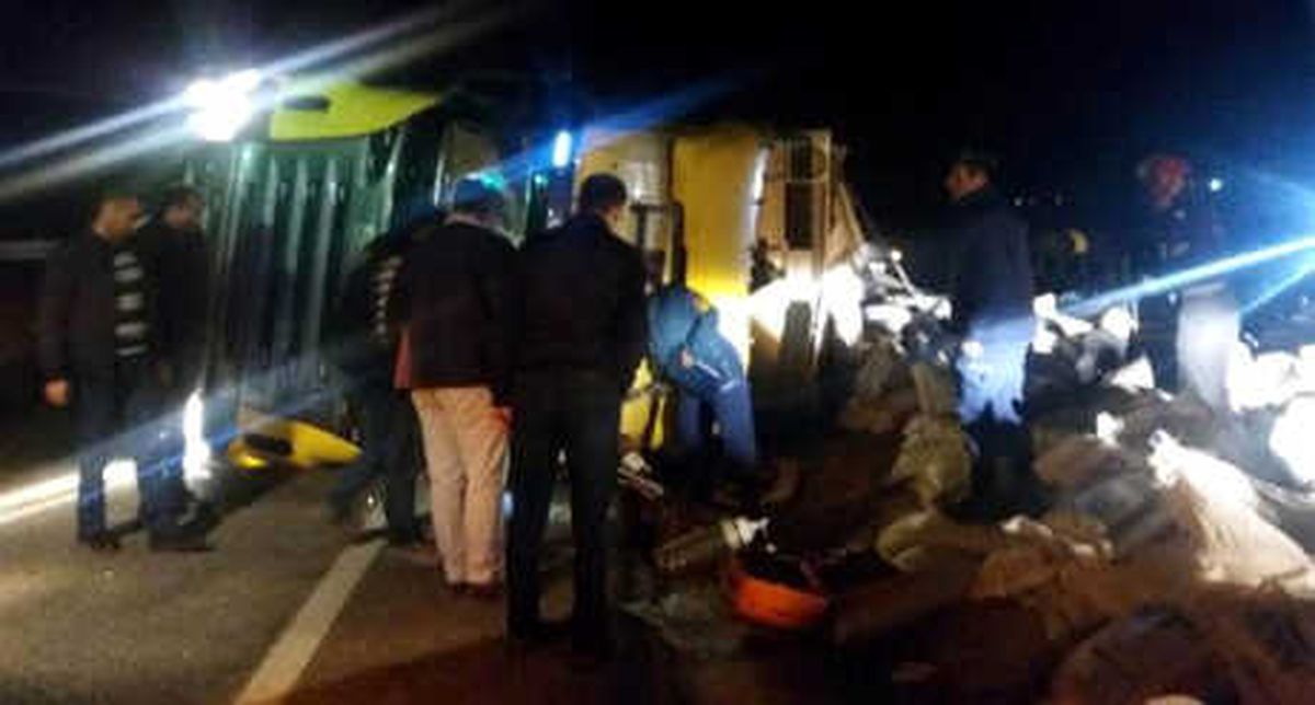 Devrilen Tır'ın Sürücüsü Öldü