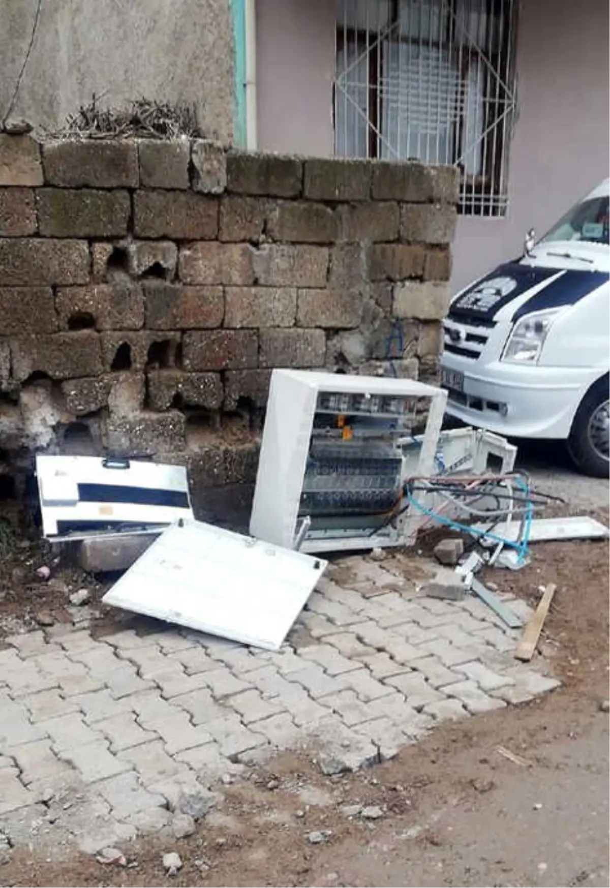 Diyarbakır'da Kaçak Elektrik Kullanımını Önleyen Panolara Saldırdılar