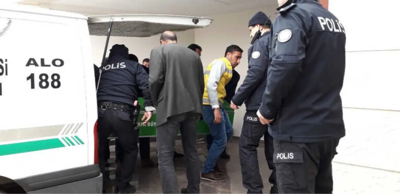 Otobüsteki Yolcu Kazayla Ateş Alan Zırhlı Aracın Silahıyla Vuruldu