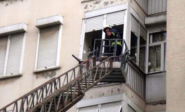 Yaşlı Kadın, Tek Başına Yaşadığı Evde Yaralı Bulundu