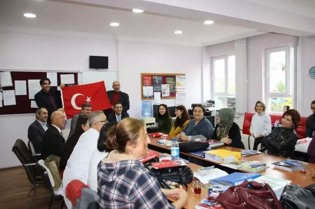 Başkan Yemenici Okulları Gezdi Öğretmenlerle Bir Araya Geldi Başkan Yemenici Okulları Gezdi Öğretmenlerle Bir Araya Geldi