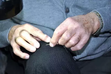 Başkentte 64 Yıldır Liderlerin Kıyafetlerini Onarıyor