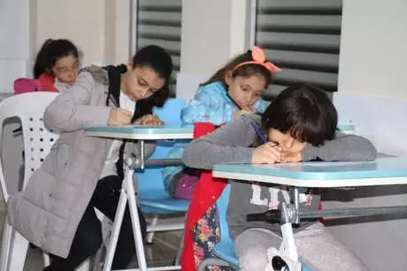 Çocuklar, Savaşın Çocuklarını Resmetti