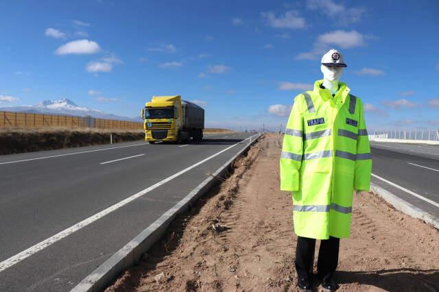 Kayseri Emniyetinden Trafikte 'Mankenli' Önlem