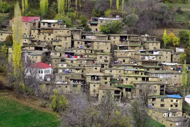 Hizan'ın Taş Evlerine Büyük İlgi Hizan'ın Taş Evlerine Büyük İlgi