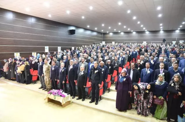 Siyam İkizleri Okudukları Şiirle Duygulandırdı Siyam İkizleri Okudukları Şiirle Duygulandırdı