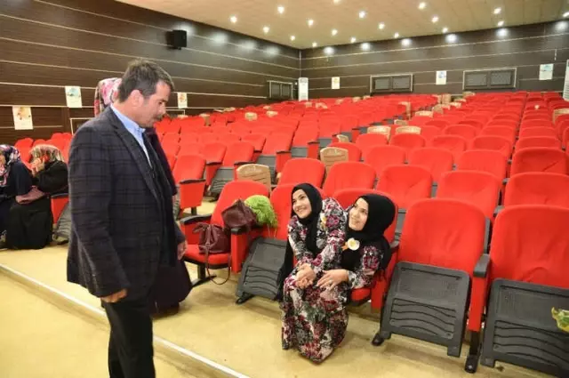 Siyam İkizleri Okudukları Şiirle Duygulandırdı Siyam İkizleri Okudukları Şiirle Duygulandırdı