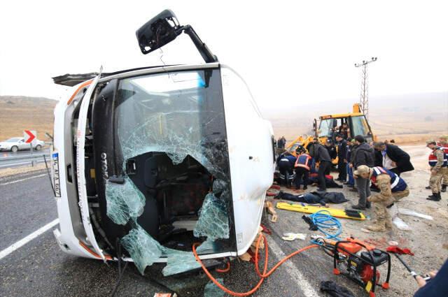 Son Dakika! Malatya'da Yolcu Midibüsü Devrildi: 7 Ölü, 15 Yaralı