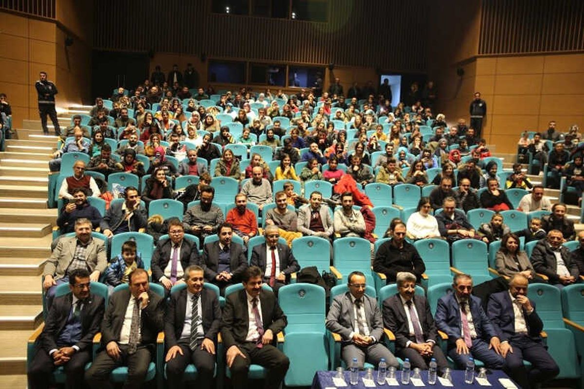 Teyo Emmi' Kahkahaya Boğdu