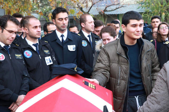 Uçak Kazasında Can Veren Pilot Merve'nin Babası: Ben Sizi Düğününe Çağıracaktım, Siz Cenazesine Geldiniz