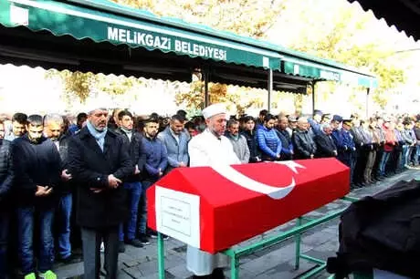 Uçak Kazasında Ölen Pilot, Kayseri'de Son Yolculuğa Uğurlandı