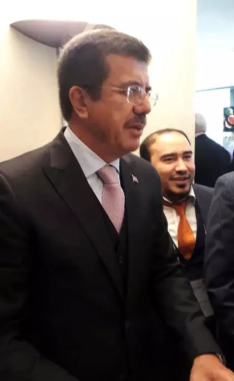 Zeybekci: İzmir mahallenin en güzel kızı, kim istemez 39