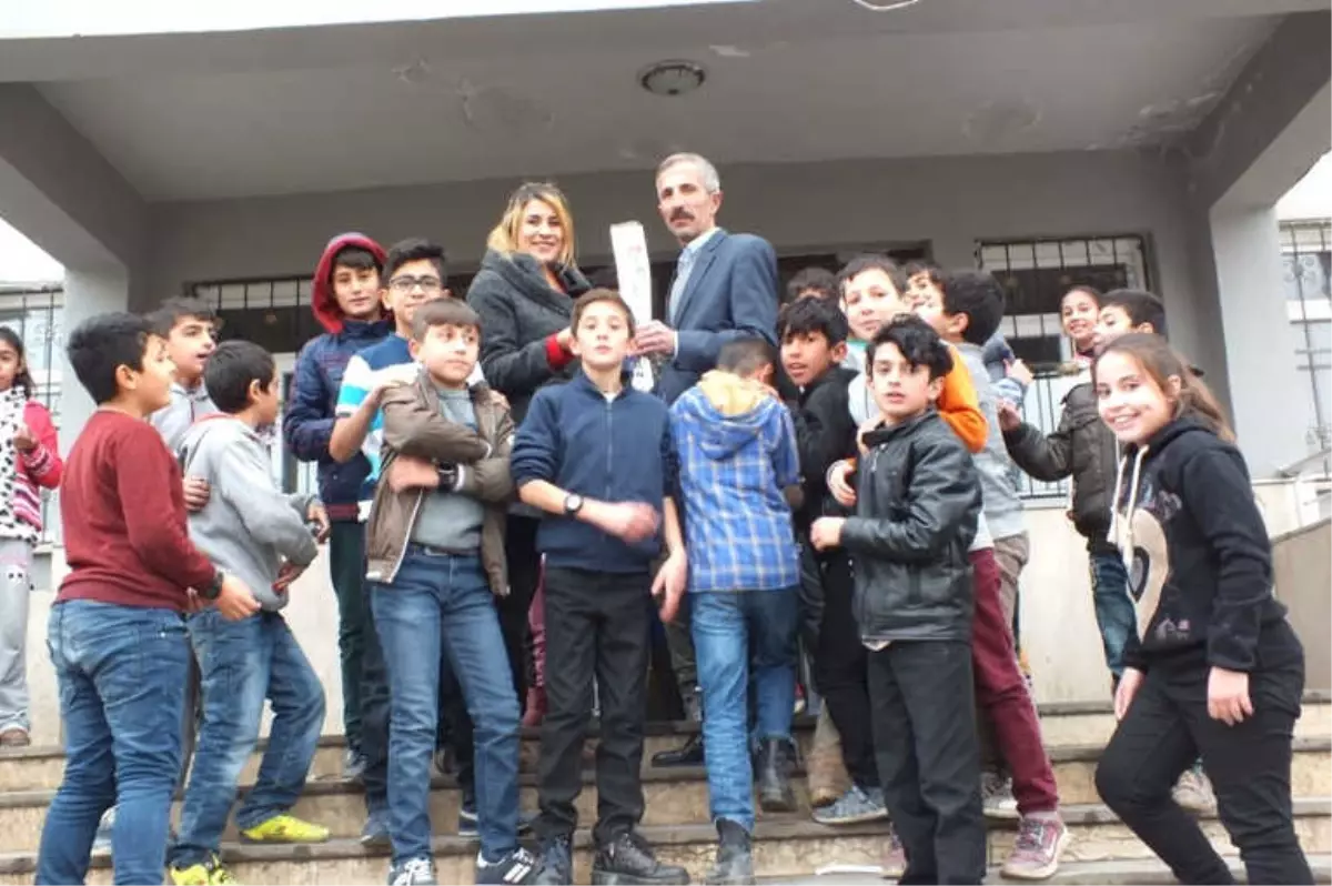 Dernek Başkanı Başaran'dan Öğretmenlere Çiçek