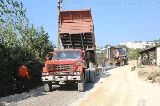Erdemli'de Asfaltlama Çalışması Sürüyor Erdemli'de Asfaltlama Çalışması Sürüyor