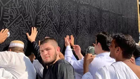 Şampiyon Khabib Nurmagomedov Kabe'de Şampiyon Khabib Nurmagomedov Kabe'de
