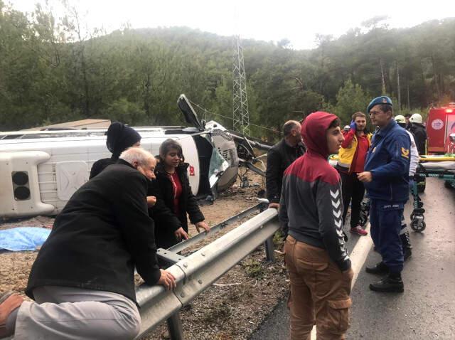 Son Dakika! Antalya'da Yolcu Otobüsü Devrildi: Ölü ve Yaralılar Var