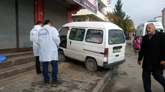 Direksiyon Başında Kalp Krizi Geçirdi Direksiyon Başında Kalp Krizi Geçirdi