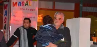 Mavi Bulvar: Balkondaki Buzdolabı Alev Aldı, Kucağındaki Torunuyla Evinin Yanışını İzledi Mavi Bulvar: Balkondaki Buzdolabı Alev Aldı, Kucağındaki Torunuyla Evinin Yanışını İzledi