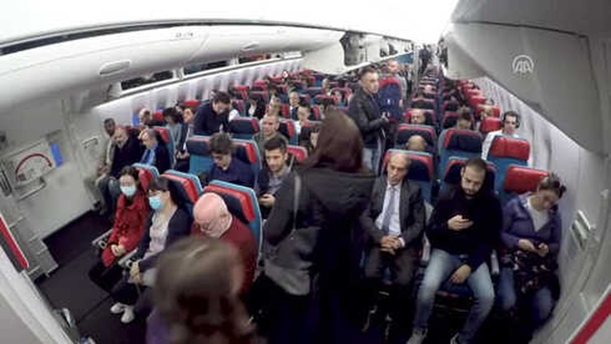 THY'den Uçakta Öğretmenler Günü Kutlaması