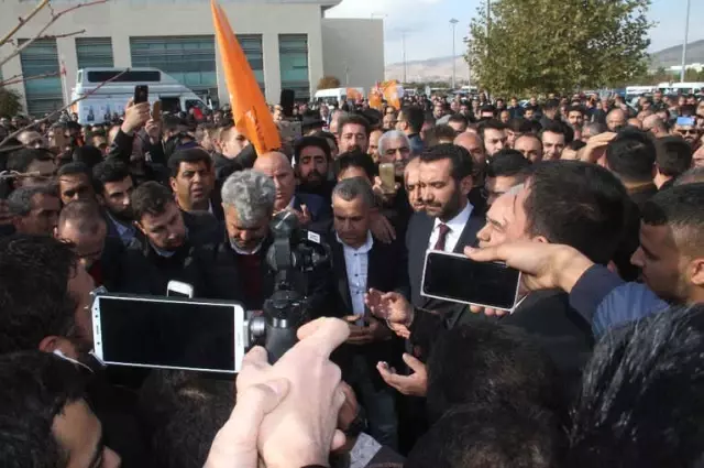 AK Parti'nin Elazığ Başkan Adayına Coşkulu Karşılama AK Parti'nin Elazığ Başkan Adayına Coşkulu Karşılama