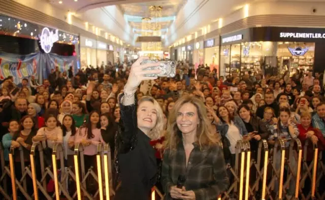 Burcu Biricik, Adana'da Sevenleriyle Buluştu