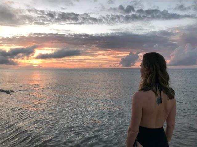 Güzel Oyuncu Yasemin Allen, Cesur Paylaşımıyla Takipçilerini Büyüledi