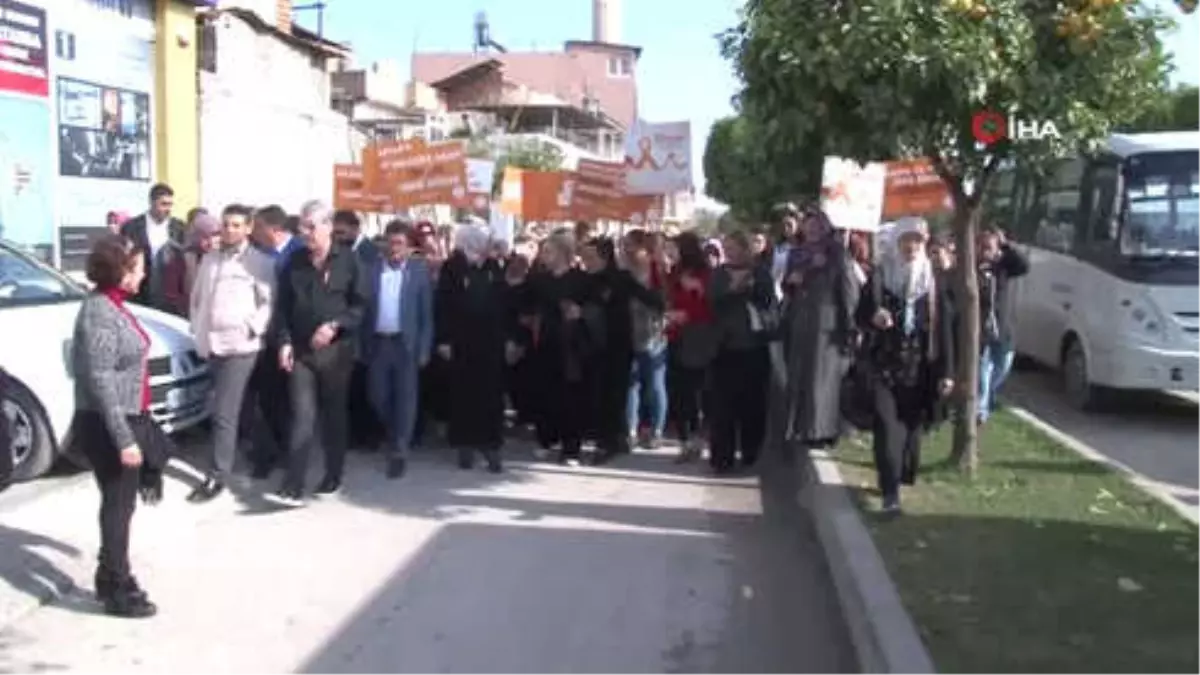 Kadınlar Şiddete Karşı 'Turuncu Çizgi' Çekti