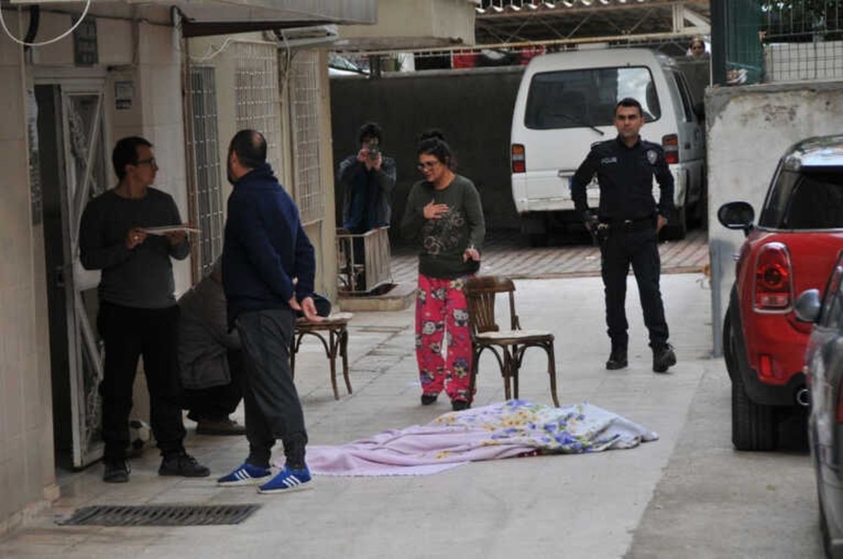 Yaşlı Kadın, Oğlunun Gözü Önünde 6. Kattan Atladı - Haberler
