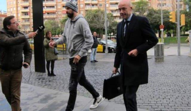Barcelona'nın Yıldız Oyuncusu Gerard Pique'ye 48 Bin Euro Trafik Cezası Verildi