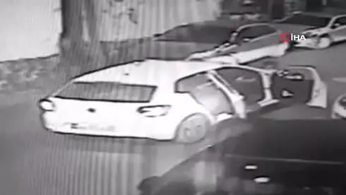 Kağıthane'de Sokak Ortasında Kurşun Yağdıran 'Şehir Magandaları' Kamerada Kağıthane'de Sokak Ortasında Kurşun Yağdıran 'Şehir Magandaları' Kamerada