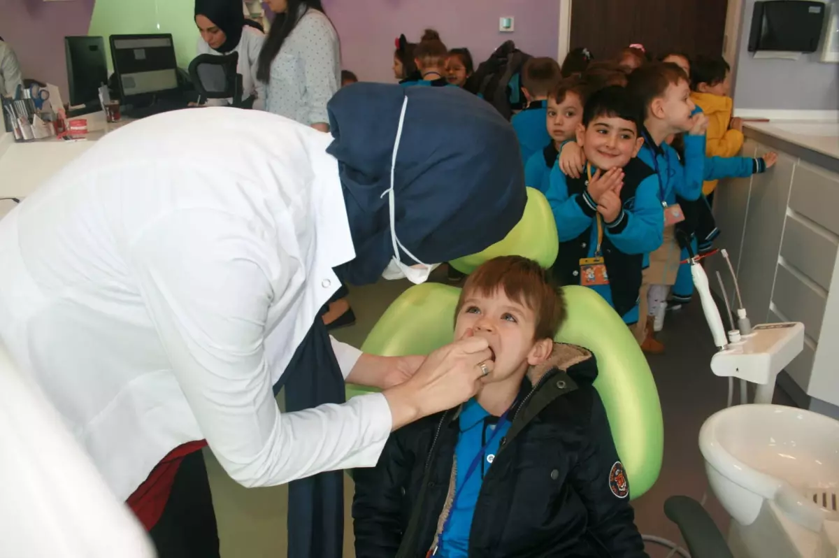 Minikler Diş Sağlığını Hayat'ta Öğrendi