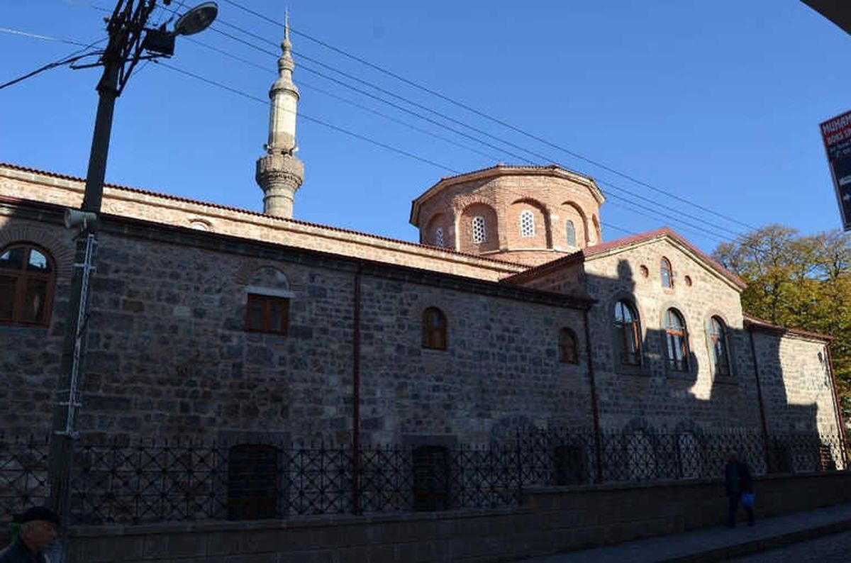 Trabzon'da Restorasyonu Tamamlanan Ortahisar Büyük Fatih Camii İbadete Açıldı