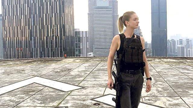 Yasemin Allen'ın Bikinili Pozlarına Beğeni Yağdı