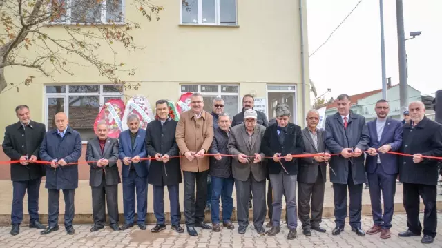 Karacabey Şahinköy Mahallesi'nde Açılış Coşkusu Karacabey Şahinköy Mahallesi'nde Açılış Coşkusu