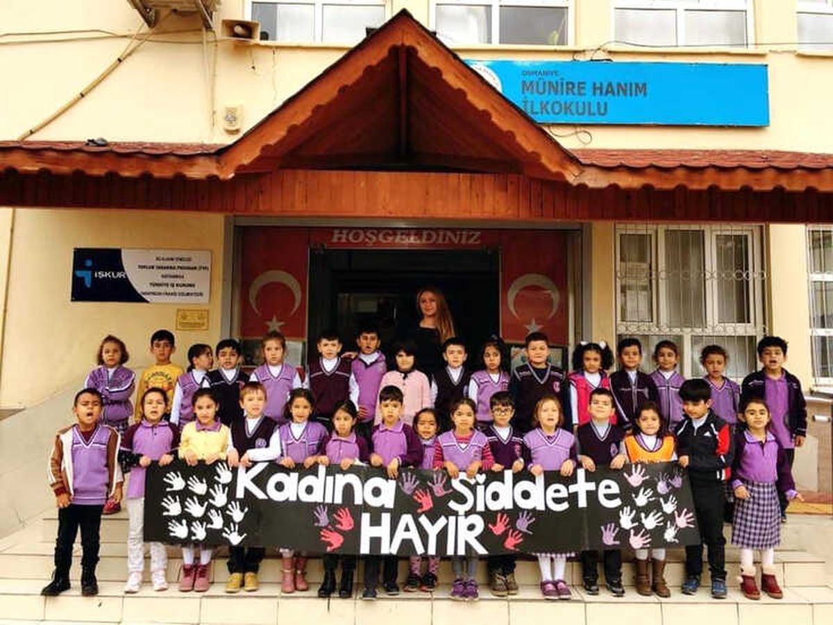 Öğrencilerden Kadına Şiddete Koreografili Tepki