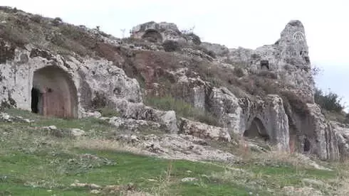 Roma Dönemi Mezarları Gün Yüzüne Çıkarılıyor