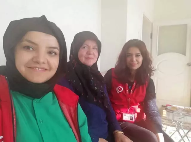 Şehit Öğretmen Ailelerine Anlamlı Ziyaret Şehit Öğretmen Ailelerine Anlamlı Ziyaret