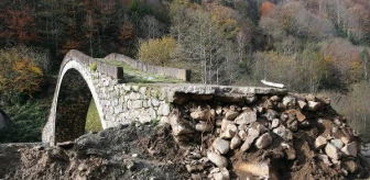 300 Yıllık Kemer Köprü, Yol Çalışmasında Hasar Gördü