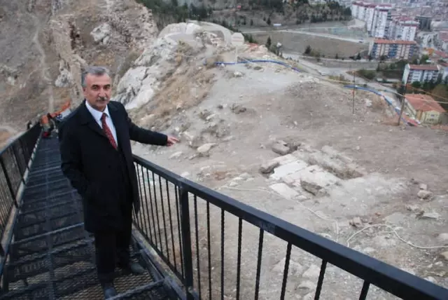 Drakula'nın Esir Tutulduğu Kale Güven Altına Alınıyor Drakula'nın Esir Tutulduğu Kale Güven Altına Alınıyor