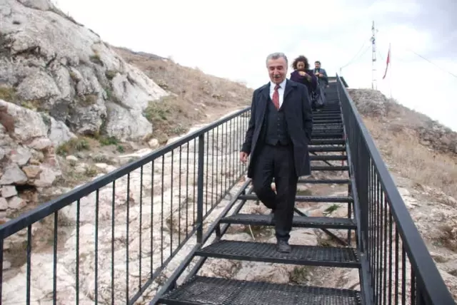 Drakula'nın Esir Tutulduğu Kale Güven Altına Alınıyor Drakula'nın Esir Tutulduğu Kale Güven Altına Alınıyor