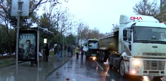 İstanbul- Sütlüce'de Minibüs Hafriyat Kamyonuna Çarptı 2 Yaralı