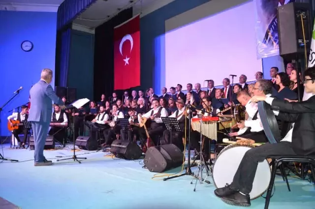 Öğretmenler Korosundan Muhteşem Konser Öğretmenler Korosundan Muhteşem Konser